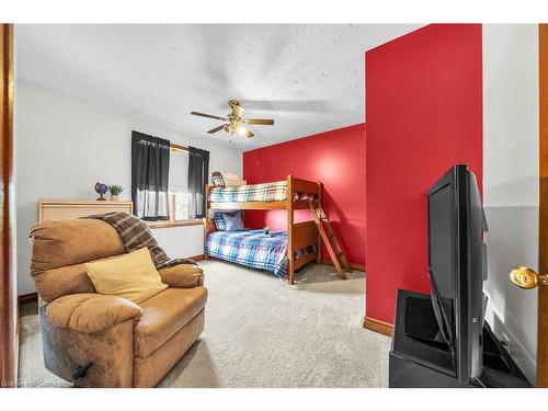 1040 Caistor Centre Road, West Lincoln, ON - Indoor Photo Showing Bedroom