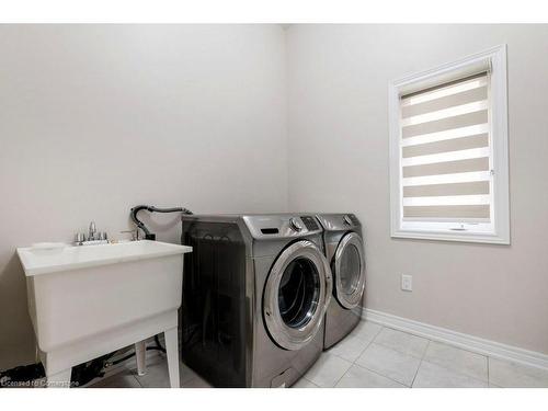 22 Selsdon Street, Brampton, ON - Indoor Photo Showing Laundry Room