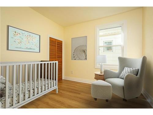 48 East 18Th Street, Hamilton, ON - Indoor Photo Showing Bedroom