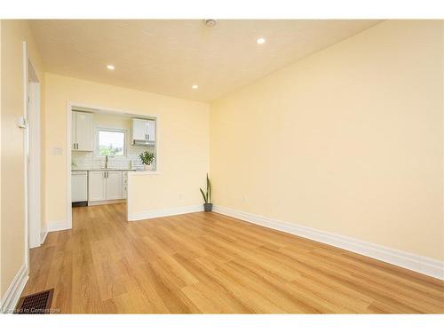 48 East 18Th Street, Hamilton, ON - Indoor Photo Showing Other Room