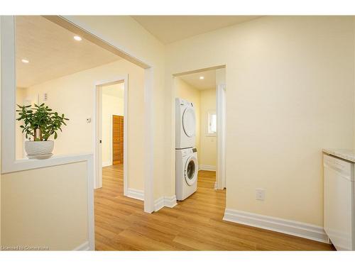 48 East 18Th Street, Hamilton, ON - Indoor Photo Showing Laundry Room