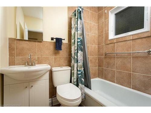 48 East 18Th Street, Hamilton, ON - Indoor Photo Showing Bathroom