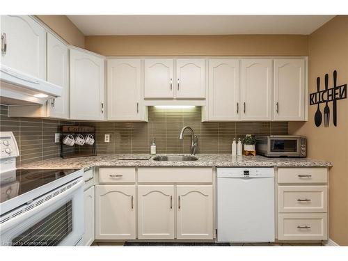 507-8 Village Green Boulevard, Stoney Creek, ON - Indoor Photo Showing Kitchen