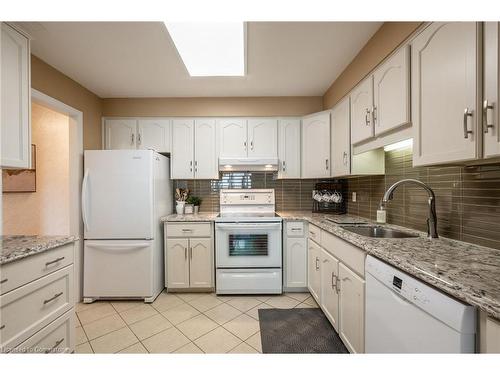 507-8 Village Green Boulevard, Stoney Creek, ON - Indoor Photo Showing Kitchen