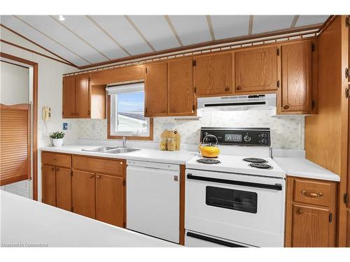 184-3033 Townline Road, Stevensville, ON - Indoor Photo Showing Kitchen With Double Sink