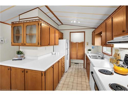 184-3033 Townline Road, Stevensville, ON - Indoor Photo Showing Kitchen With Double Sink