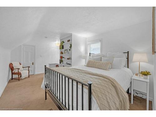 226 Balsam Avenue S, Hamilton, ON - Indoor Photo Showing Bedroom