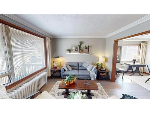 380 Fares Street, Port Colborne, ON - Indoor Photo Showing Living Room