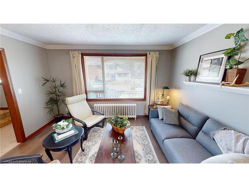 380 Fares Street, Port Colborne, ON - Indoor Photo Showing Living Room