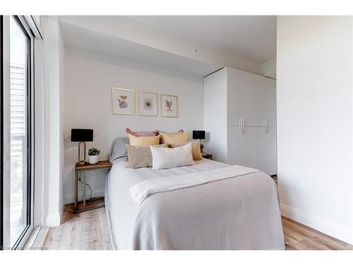 708-500 Brock Avenue, Burlington, ON - Indoor Photo Showing Bedroom