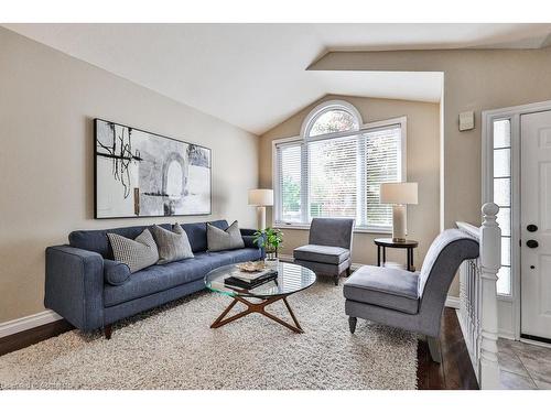 2911 Darien Road, Burlington, ON - Indoor Photo Showing Living Room