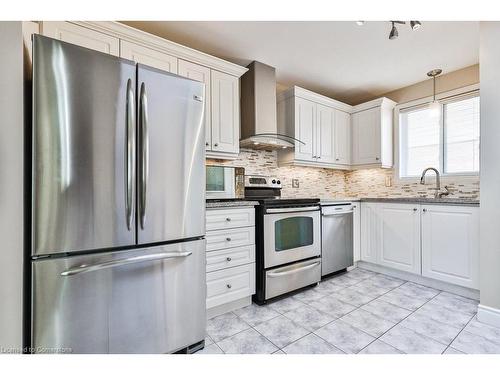 2911 Darien Road, Burlington, ON - Indoor Photo Showing Kitchen With Upgraded Kitchen