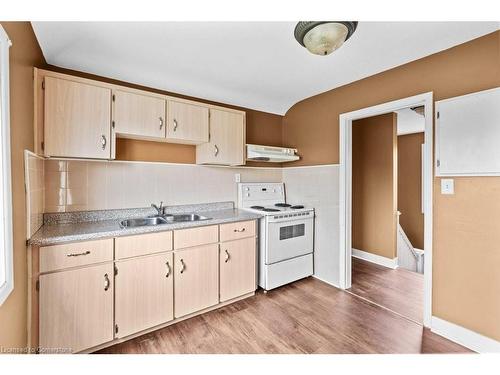 40 Facer Street, St. Catharines, ON - Indoor Photo Showing Kitchen With Double Sink