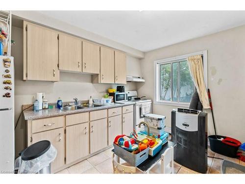 40 Facer Street, St. Catharines, ON - Indoor Photo Showing Kitchen With Double Sink