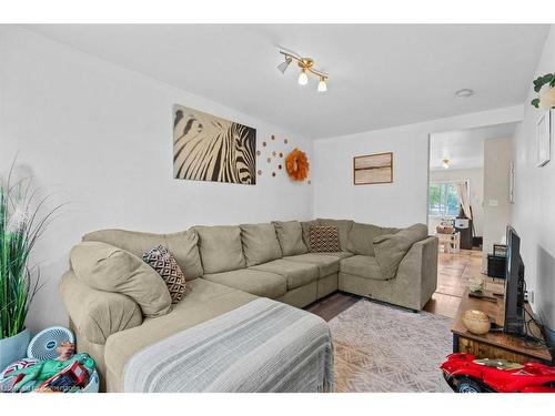 40 Facer Street, St. Catharines, ON - Indoor Photo Showing Living Room