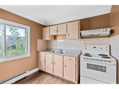 40 Facer Street, St. Catharines, ON - Indoor Photo Showing Kitchen With Double Sink