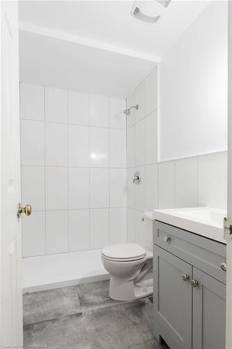 48 Guise Street E, Hamilton, ON - Indoor Photo Showing Bathroom