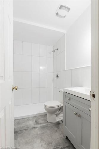 48 Guise Street E, Hamilton, ON - Indoor Photo Showing Bathroom