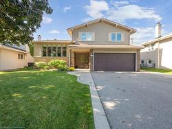 982 Streamway Crescent  Mississauga, ON L4Y 2P4