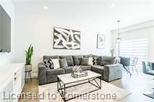 26 Foothills Lane, Stoney Creek, ON - Indoor Photo Showing Living Room