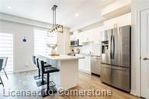 26 Foothills Lane, Stoney Creek, ON - Indoor Photo Showing Kitchen With Upgraded Kitchen