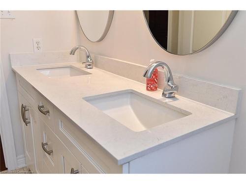 59 Holimont Court, Hamilton, ON - Indoor Photo Showing Bathroom