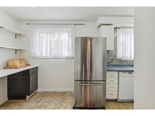 116-11 Harrisford Street, Hamilton, ON - Indoor Photo Showing Kitchen