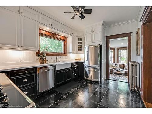 389 Torrance Street, Burlington, ON - Indoor Photo Showing Kitchen