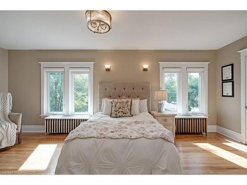 389 Torrance Street, Burlington, ON - Indoor Photo Showing Bedroom