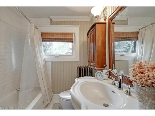 389 Torrance Street, Burlington, ON - Indoor Photo Showing Bathroom