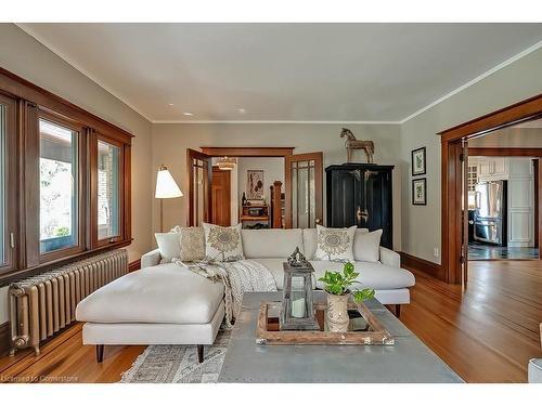 389 Torrance Street, Burlington, ON - Indoor Photo Showing Living Room