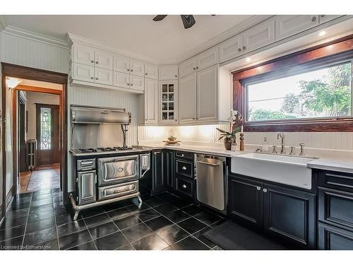 389 Torrance Street, Burlington, ON - Indoor Photo Showing Kitchen With Upgraded Kitchen