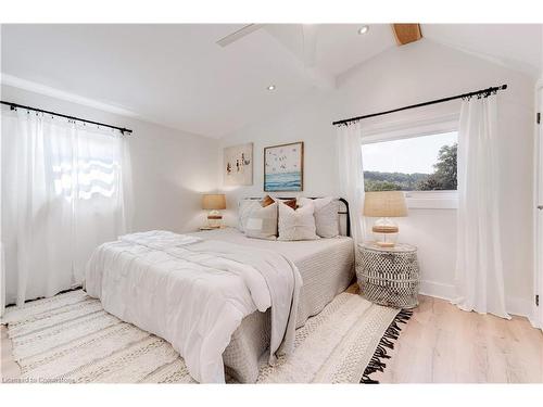 248 Province Street S, Hamilton, ON - Indoor Photo Showing Bedroom