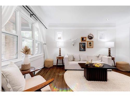 248 Province Street S, Hamilton, ON - Indoor Photo Showing Living Room