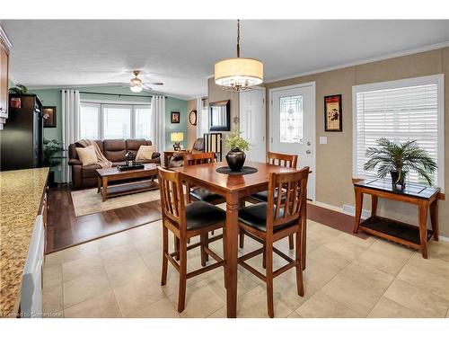 136-3033 Townline Road, Stevensville, ON - Indoor Photo Showing Dining Room