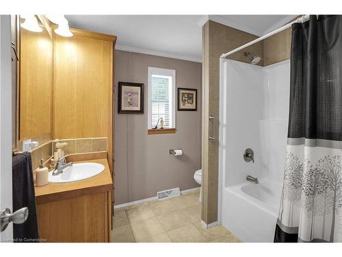 136-3033 Townline Road, Stevensville, ON - Indoor Photo Showing Bathroom