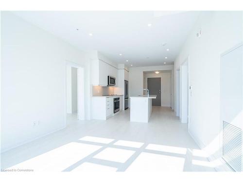 547-16 Concord Place, Grimsby, ON - Indoor Photo Showing Kitchen