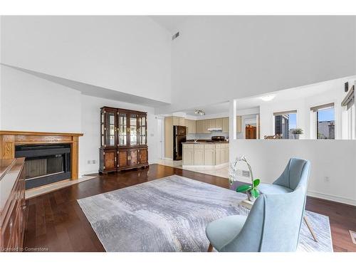 600 Upper Horning Road, Hamilton, ON - Indoor Photo Showing Living Room With Fireplace