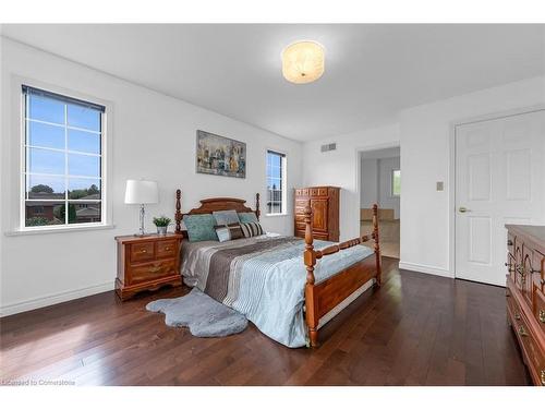 600 Upper Horning Road, Hamilton, ON - Indoor Photo Showing Bedroom