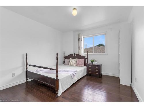 600 Upper Horning Road, Hamilton, ON - Indoor Photo Showing Bedroom