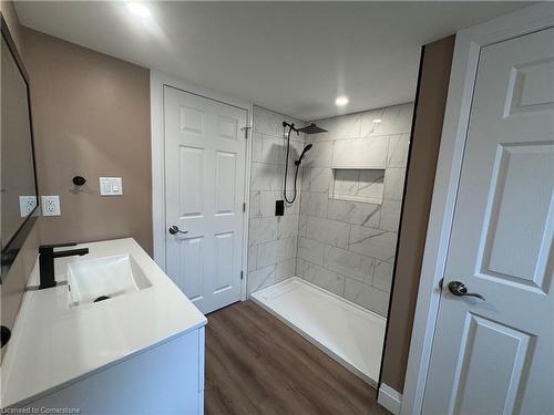 1174 Vansickle Road, St. Catharines, ON - Indoor Photo Showing Bathroom