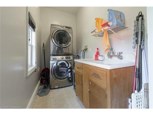 8 Talbot Street W, Cayuga, ON - Indoor Photo Showing Laundry Room