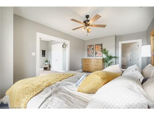 8 Talbot Street W, Cayuga, ON - Indoor Photo Showing Bedroom