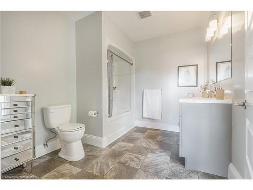 8 Talbot Street W, Cayuga, ON - Indoor Photo Showing Bathroom