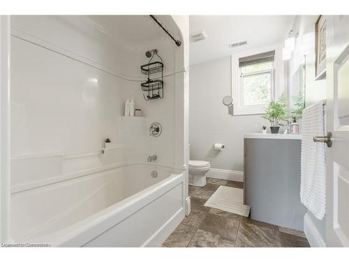 8 Talbot Street W, Cayuga, ON - Indoor Photo Showing Bathroom