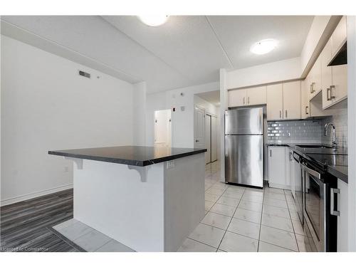 301-630 Sauve Street, Milton, ON - Indoor Photo Showing Kitchen