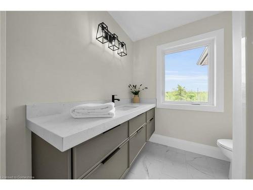 60 Pike Creek Drive, Cayuga, ON - Indoor Photo Showing Bathroom