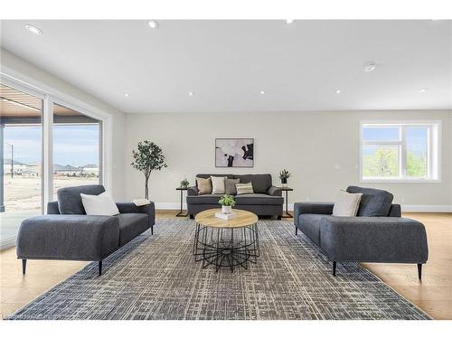 60 Pike Creek Drive, Cayuga, ON - Indoor Photo Showing Living Room