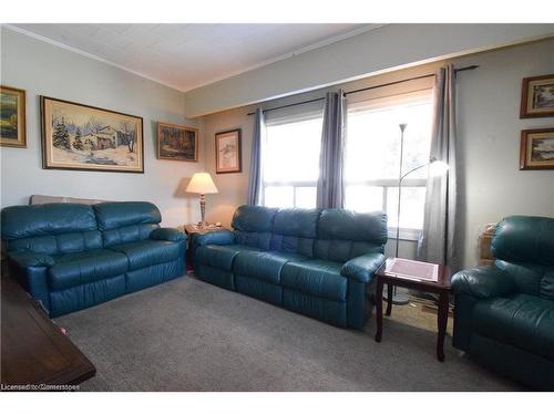 106 Forest Street W, Dunnville, ON - Indoor Photo Showing Living Room