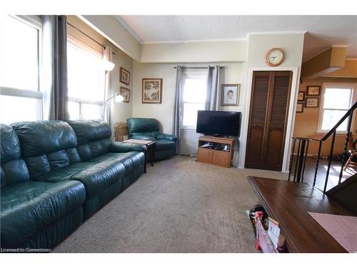 106 Forest Street W, Dunnville, ON - Indoor Photo Showing Living Room